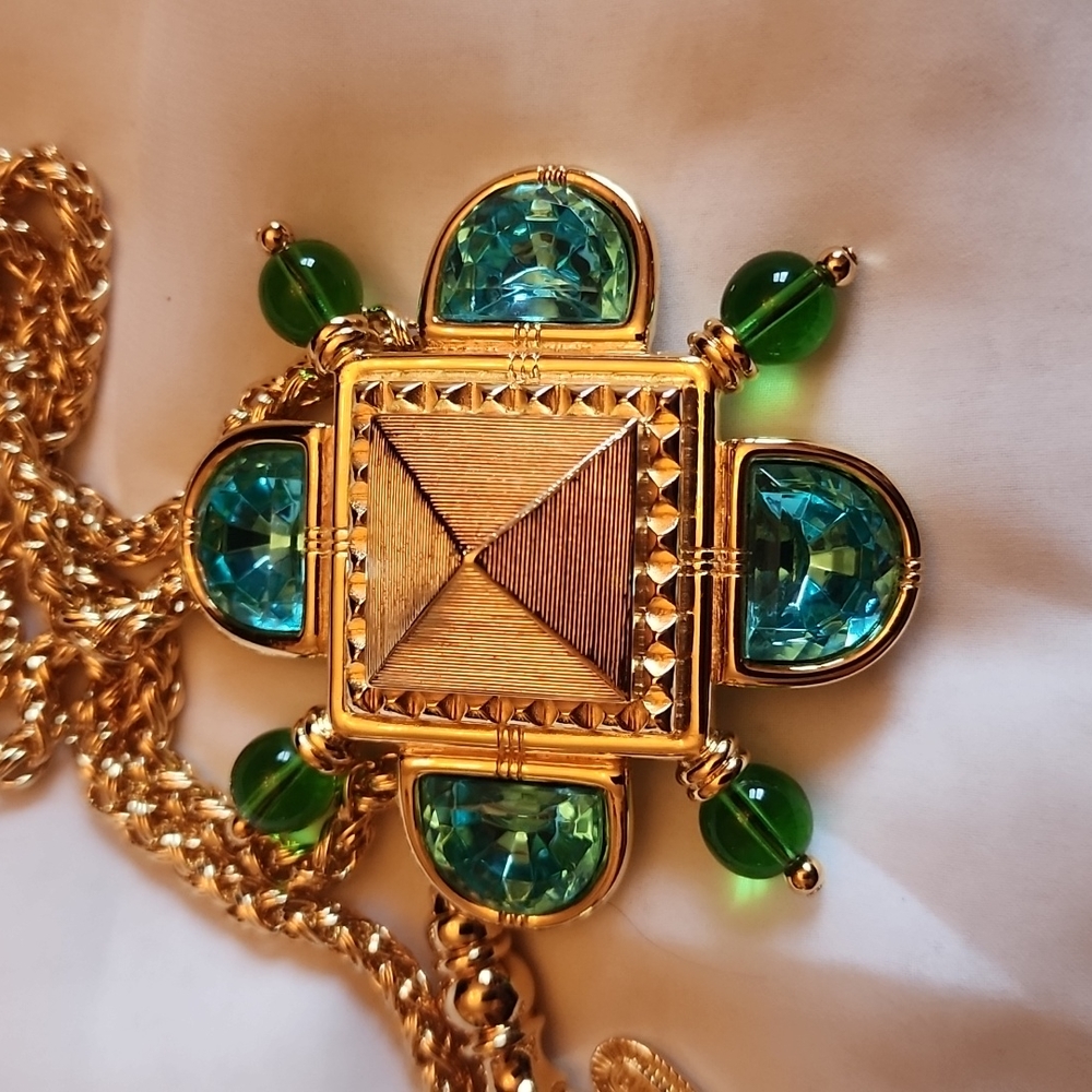 FABULOUS SMB BROOCH/NECKLACE PRE-OWNED